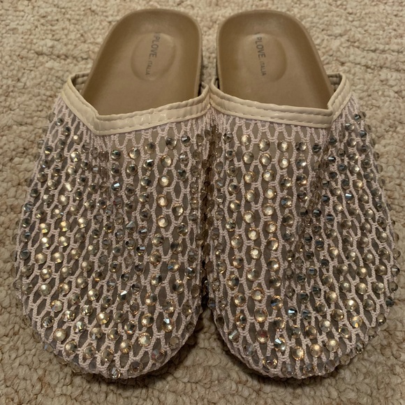 Elegant Cream and Gold Embellished Mules - Picture 2 of 6